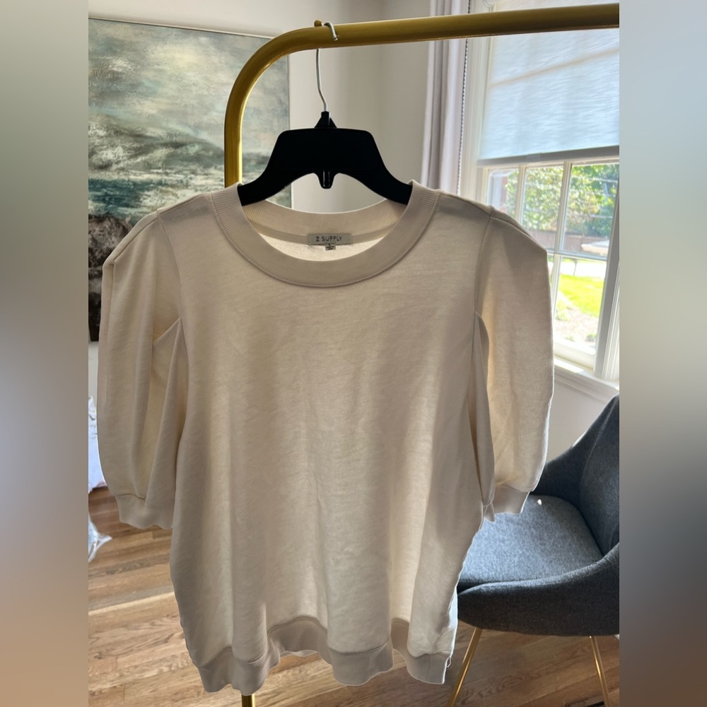 Short sleeve sweater with puff sleeve detail